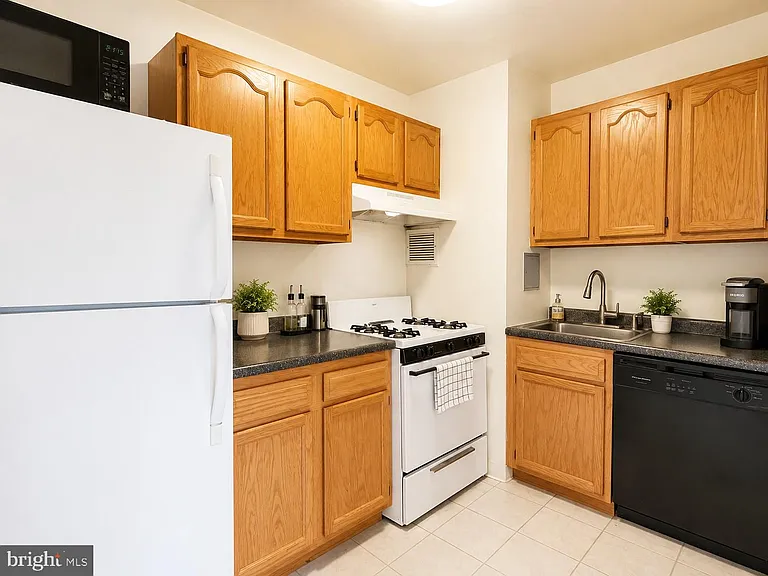 200 Locust St #11HN — Photo 2