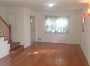 5610 207th St, Oakland Gardens, NY 11364