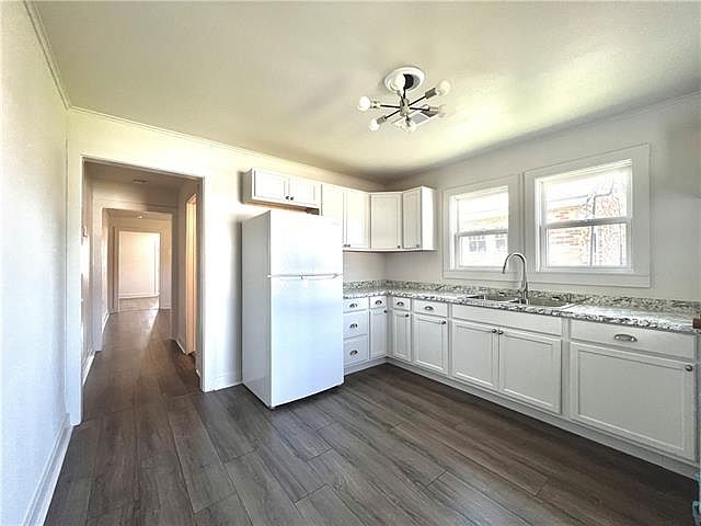 2nd image of 550 Francis St
