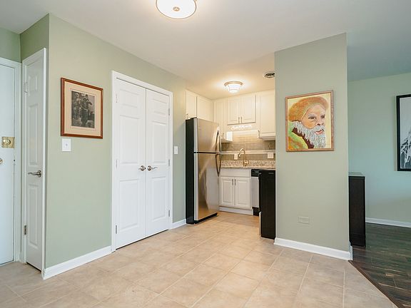 4th image of 310 Lathrop Ave APT 404