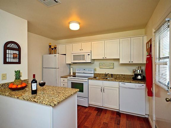 3rd image of 9436 Seagrape Dr