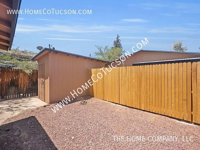 2425 N Goyette Ave #A — Photo 20