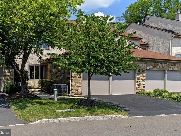 51 Woodmont Dr, Lawrence Township, NJ 08648