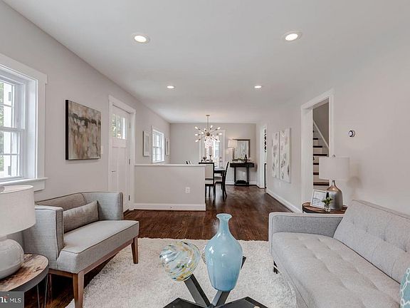 4th image of 2701 Davis Ave