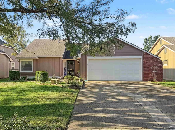 2467 Brookside Dr, Lawrence, KS 66047