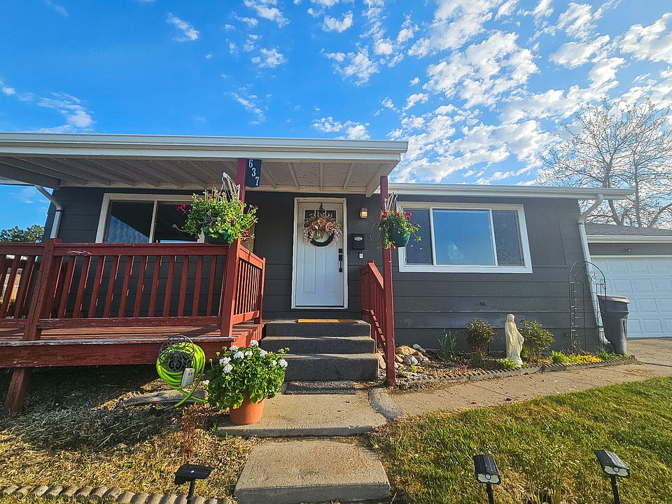 1st image of 637 33rd Ave NE