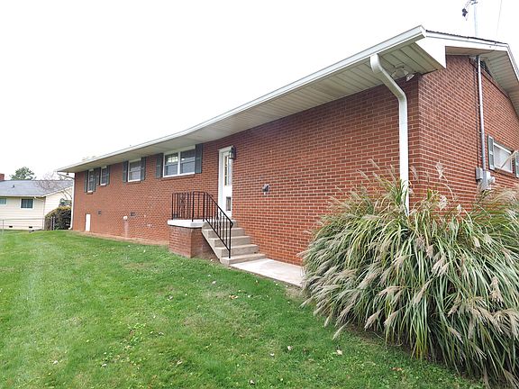 3rd image of 8140 Hayden Dr