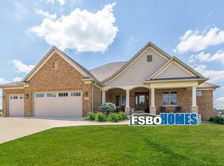 1717 Wishing Well Ln, De Witt, IA 52742