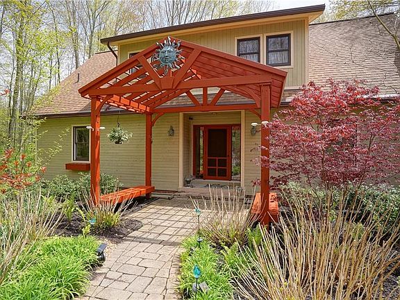 4th image of 13155 Meadowwood Dr