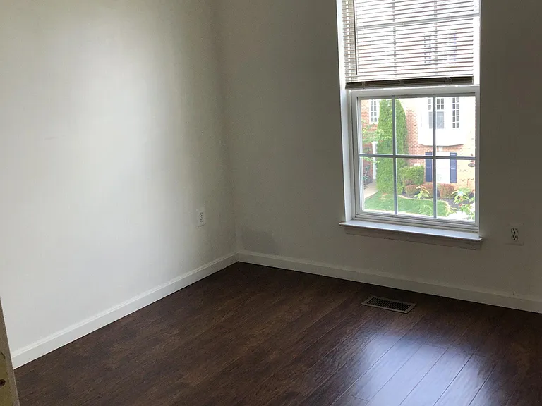 2527 Emerson Dr — Photo 11