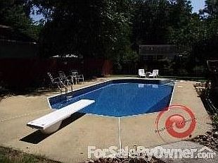 Pool : Beautiful Swimming pool with new Mediterranean Blue liner and Diving Board