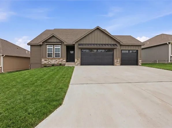 11802 E 231st St, Peculiar, MO 64078