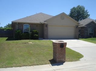 196 Cambridge Dr, Oklahoma City, OK 73110