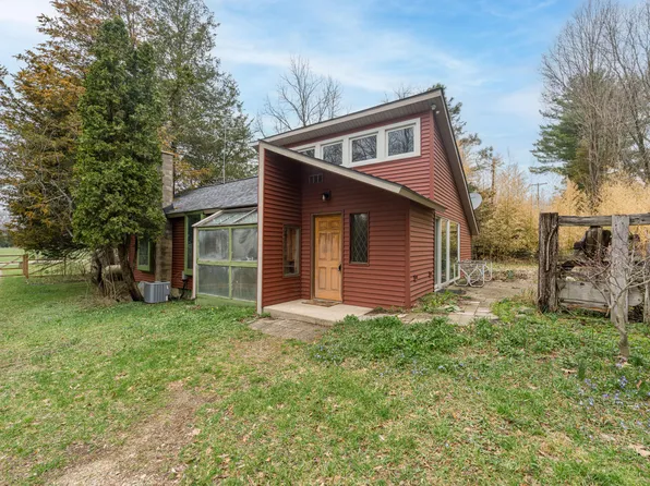 3017 Old Allegan Rd, Fennville, MI 49408