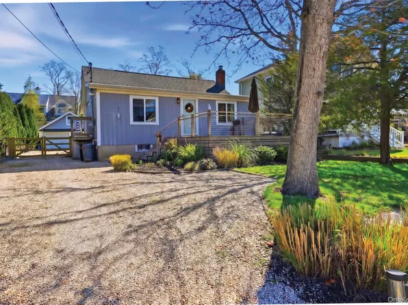 46 Beach Road, Laurel, NY 11948