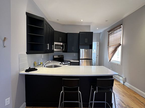 2nd image of 338 Somerset St E #1017721