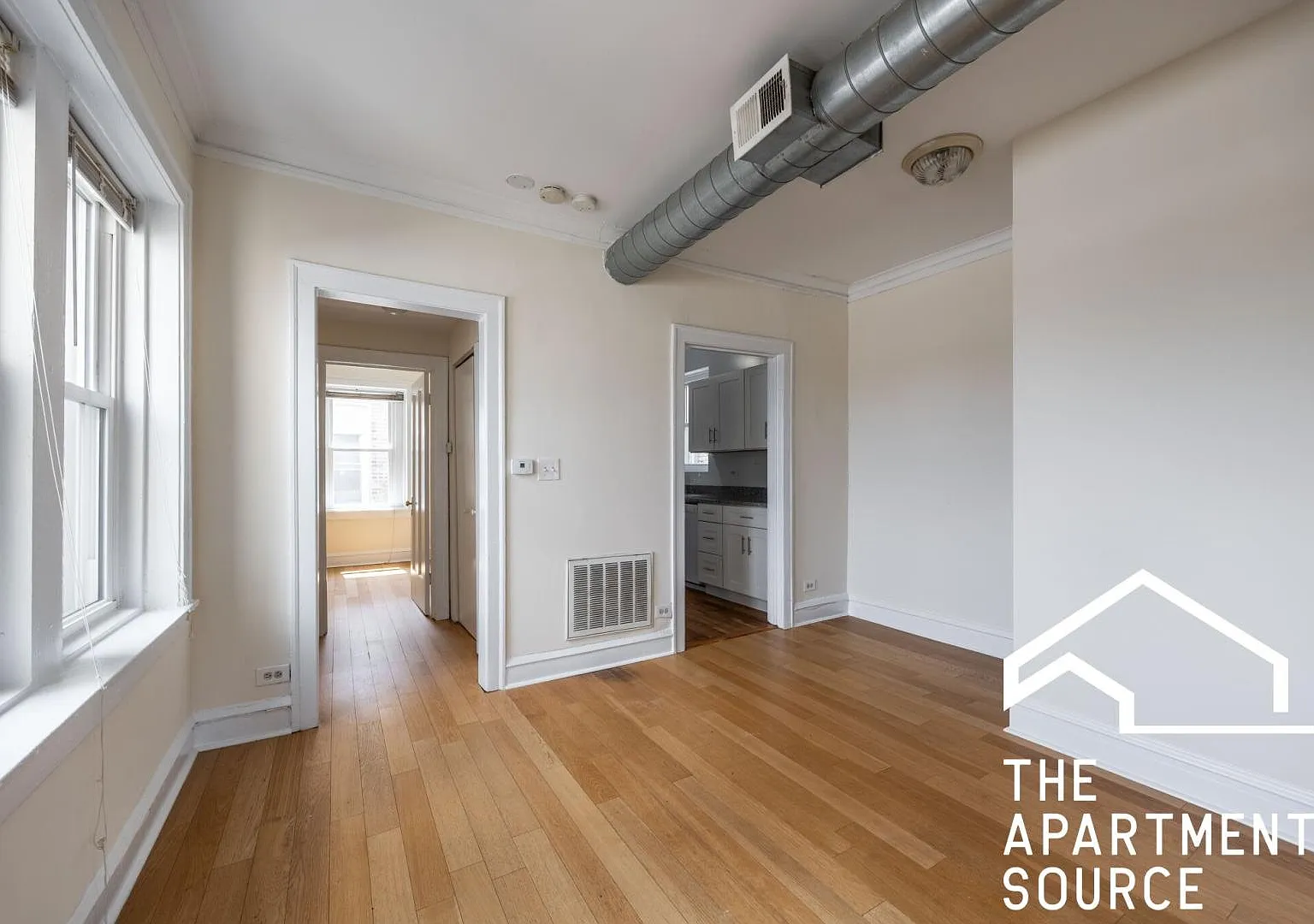 Top Floor Logan Sq 2 Bed w/ Laundry in Unit, AC — Photo 4