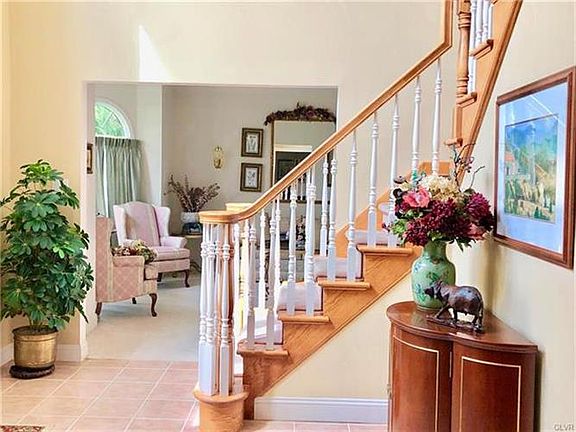 4th image of 86 Saddle Ln