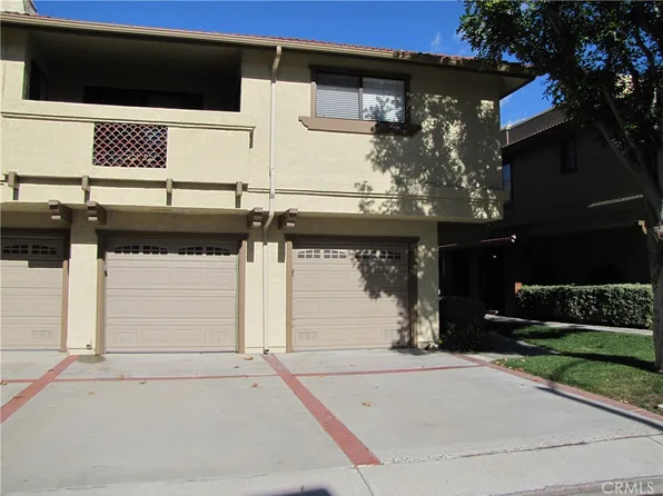 25251 Oak Canyon Ln, Lake Forest, CA 92630