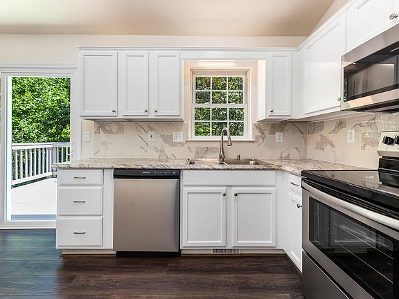 3rd image of 5069 Meadow Crossing Ln NE