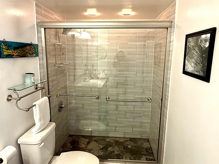 689 NE 6th Ct #304 — Photo 8