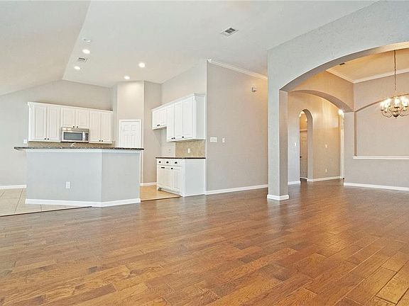 5th image of 11323 Corsicana Dr