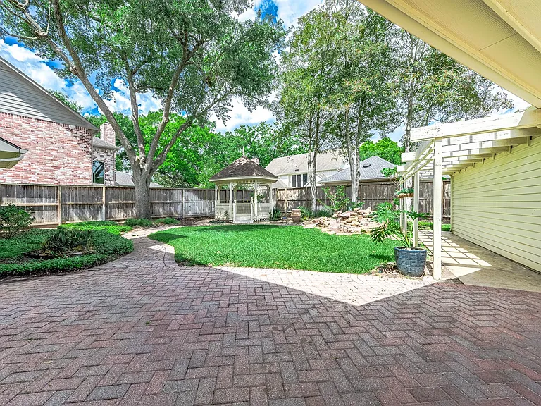 3702 Belle Grove Ln — Photo 46