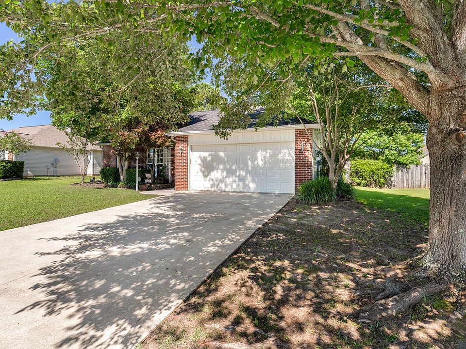 1st image of 207 Castle Pines Dr
