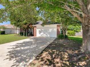 207 Castle Pines Dr, Bonaire, GA 31005