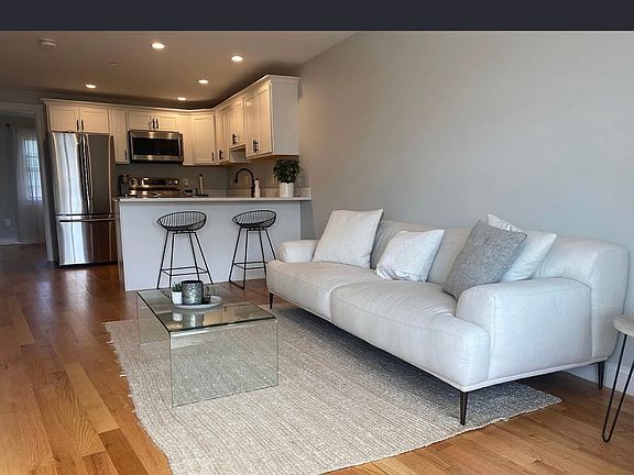 2nd image of 277 Dorchester St