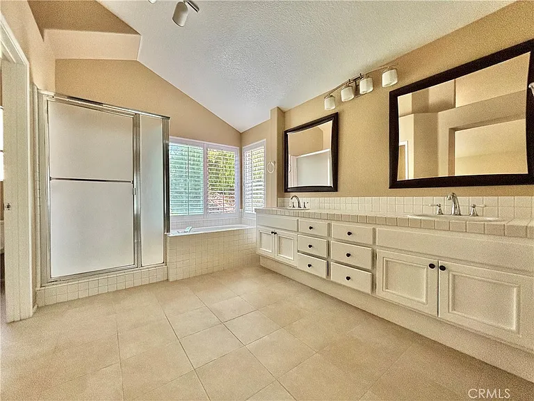 1834 Berryhill Dr — Photo 25