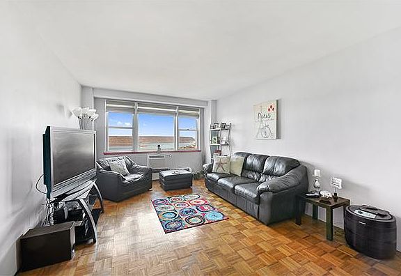 2nd image of 5900 Arlington Ave APT 15A
