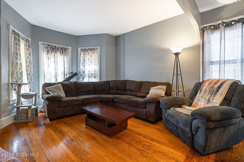 3rd image of 1720 Foster Avenue