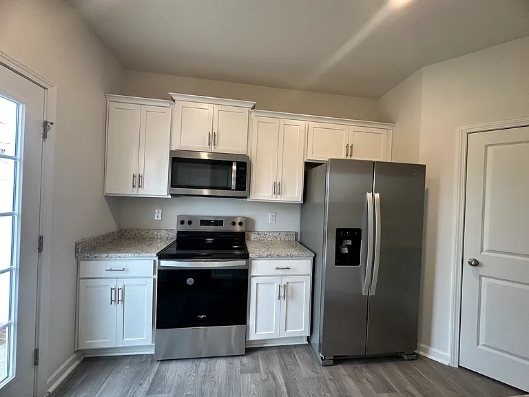 1351 Amberview Ln — Photo 13