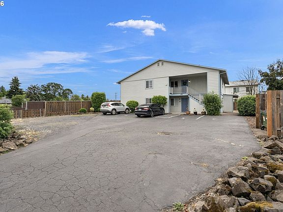 3rd image of 2229 Hawthorne St APT A