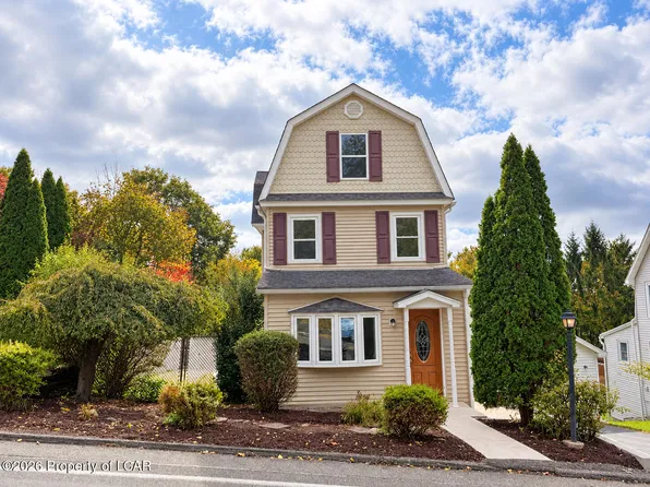 1367 Blue Ridge Trl, Mountain Top, PA 18707