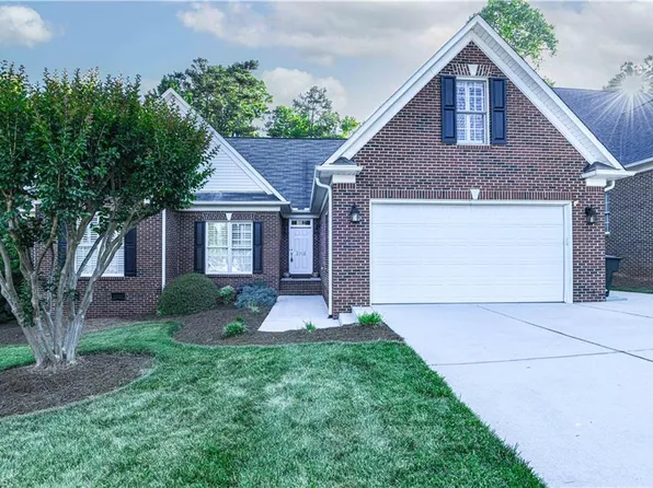 3702 Regents Park Ln, Greensboro, NC 27455