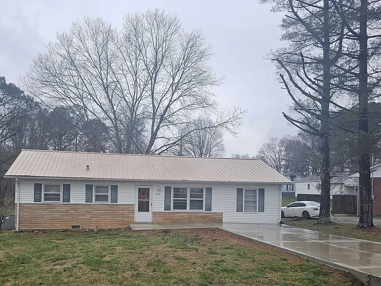 504 Casey St — Photo 1