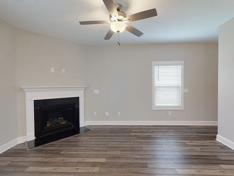 150 Hanover Ct — Photo 5