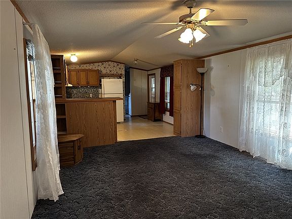 4th image of 10 Barnes Cir