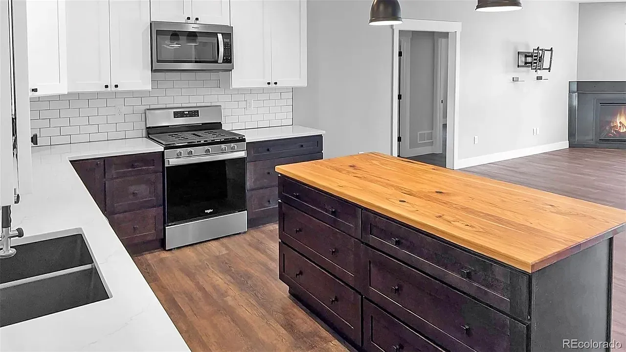 3 bed, 1583 sqft, $2,475 — Photo 3