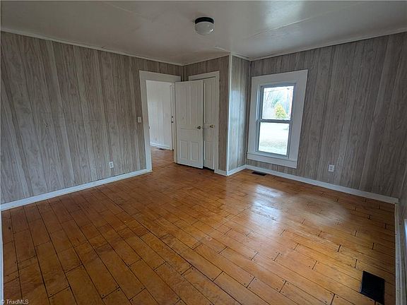 5th image of 227 Cedarbrook Rd