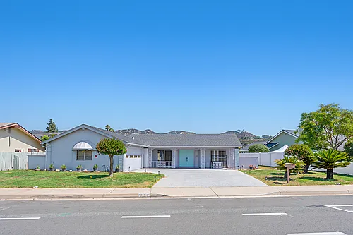 1622 W Country Club Ln W Photo 1