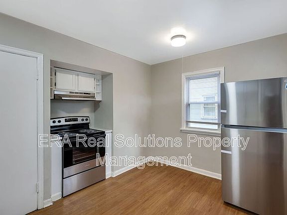 5th image of 1725 E Whittier St