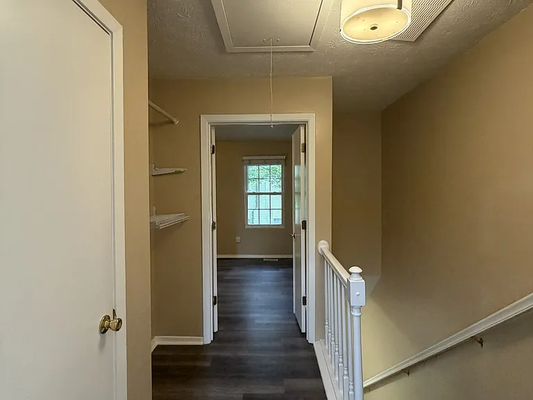 208 Wedgewood Way — Photo 32