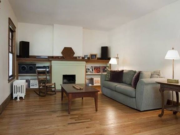 2nd image of 704 S Oak Park Ave