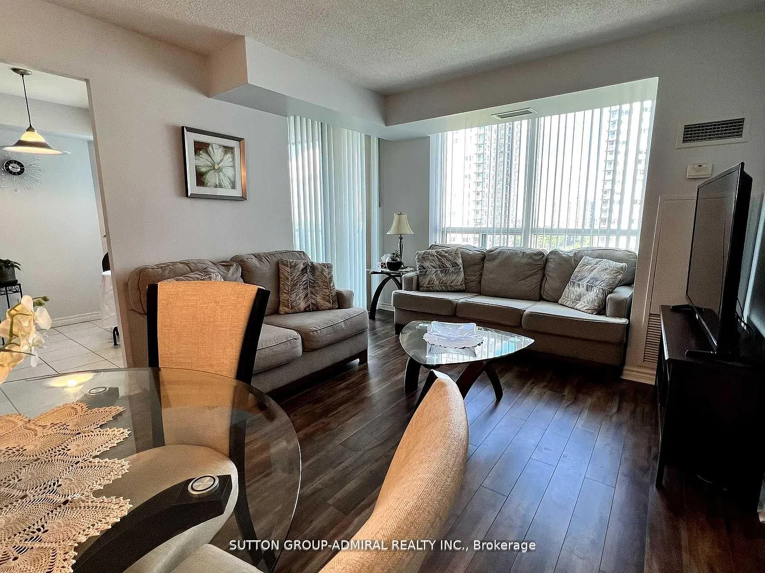 61 Town Centre Ct — Photo 4