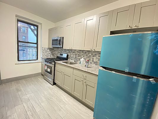 2nd image of 8718 Ridge Blvd APT 4D