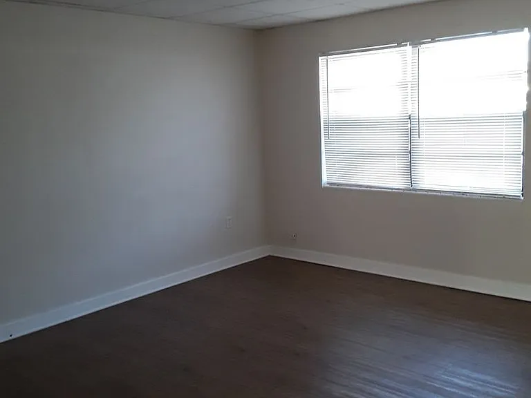 120 Laurel Oak St — Photo 2