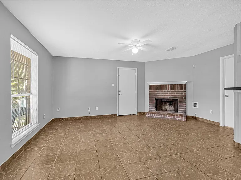 18931 Iris Ln — Photo 6